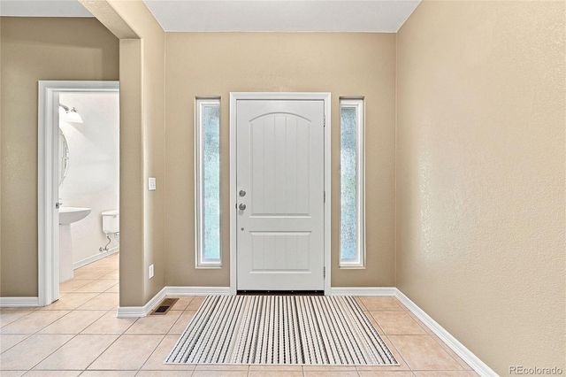 186 N Coolidge Way, Aurora, CO 80018