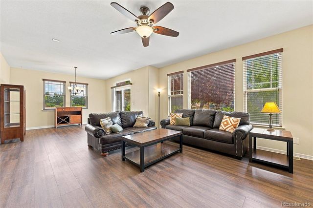 186 N Coolidge Way, Aurora, CO 80018