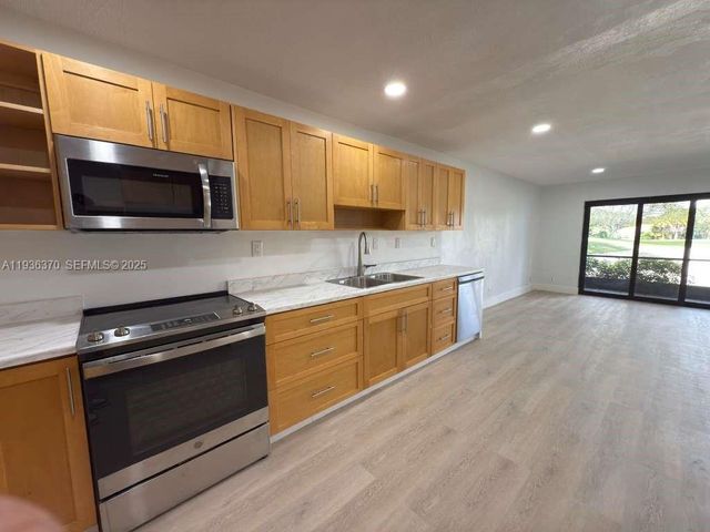 9001 Jacaranda Ln 107, Plantation, FL 33324