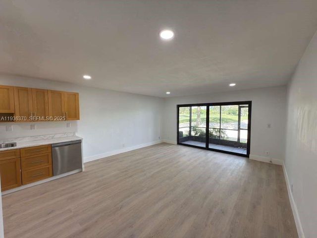 9001 Jacaranda Ln 107, Plantation, FL 33324