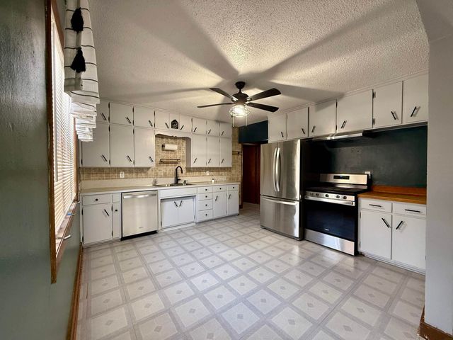 1219 Hammond Avenue, Waterloo, IA 50702