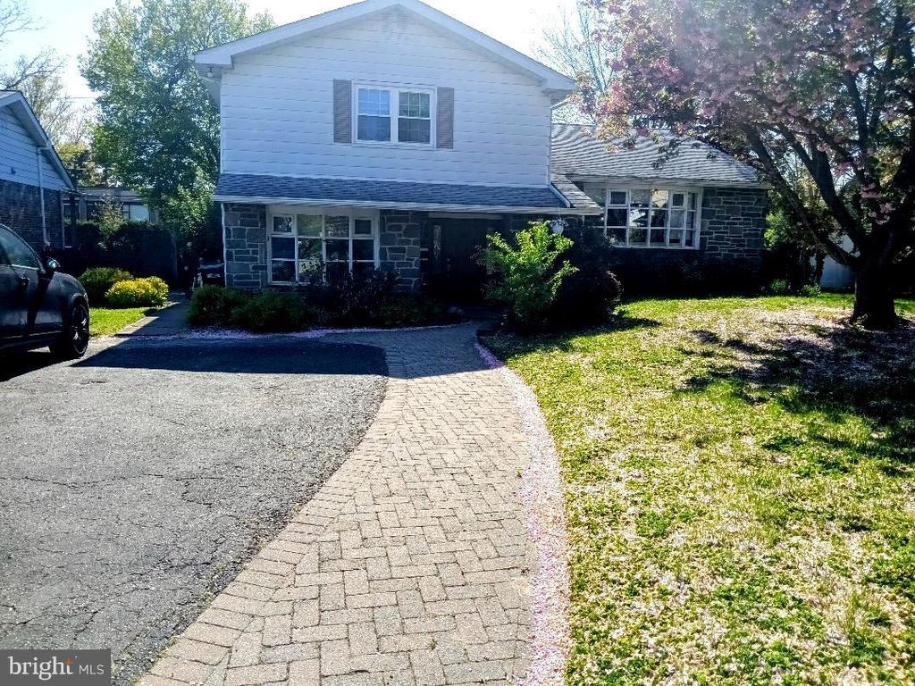 161 N HIGHLAND CIR, Bala Cynwyd, PA 19004
