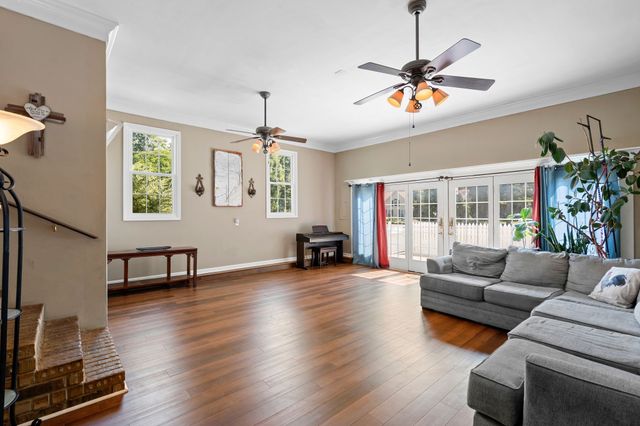 2222 Delay Dr, Lascassas, TN 37085