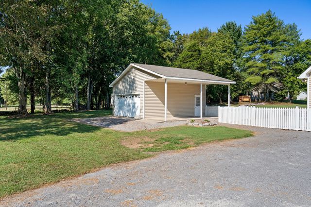 2222 Delay Dr, Lascassas, TN 37085