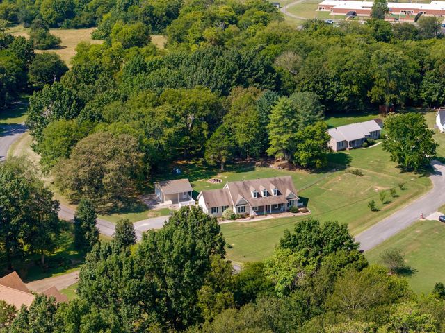 2222 Delay Dr, Lascassas, TN 37085