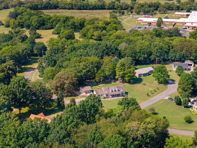2222 Delay Dr, Lascassas, TN 37085