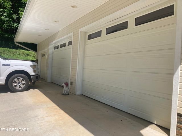 489 Hickory Grove Rd, Madisonville, TN 37354