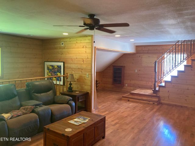 489 Hickory Grove Rd, Madisonville, TN 37354