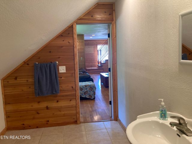 489 Hickory Grove Rd, Madisonville, TN 37354
