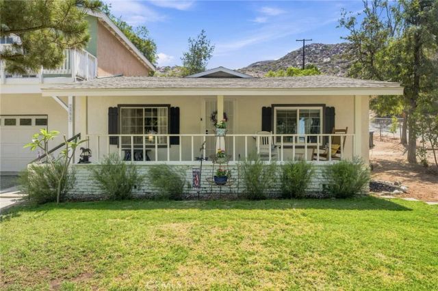 2575 Hillside Avenue, Norco, CA 92860