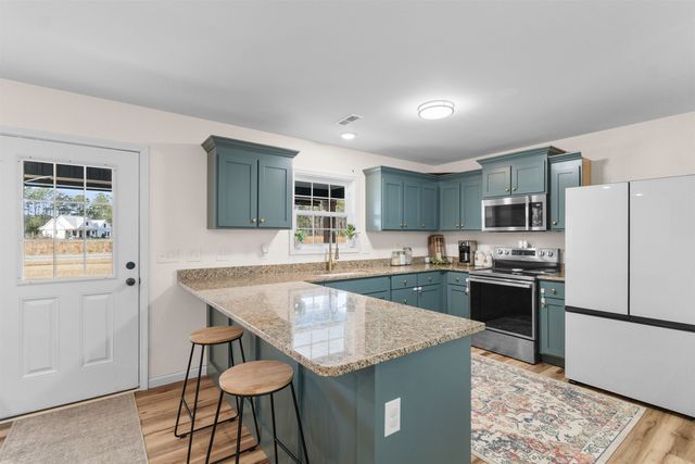 140 Leadwood St., Andrews, SC 29510