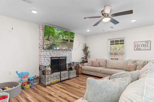 140 Leadwood St., Andrews, SC 29510