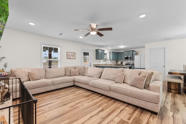 140 Leadwood St., Andrews, SC 29510