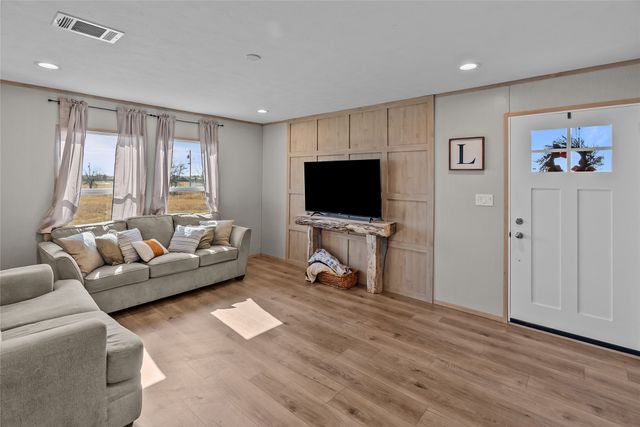 10616 Mustang Drive, Godley, TX 76044