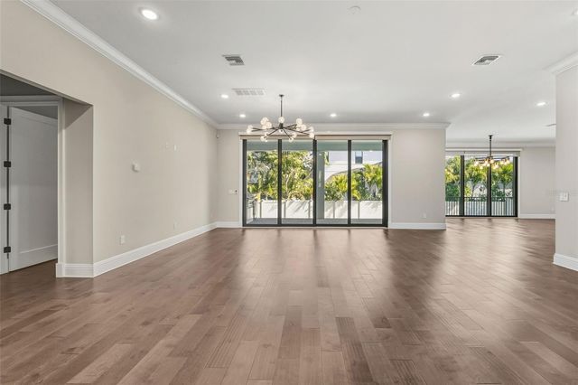 481 W DAVIS BOULEVARD, Tampa, FL 33606