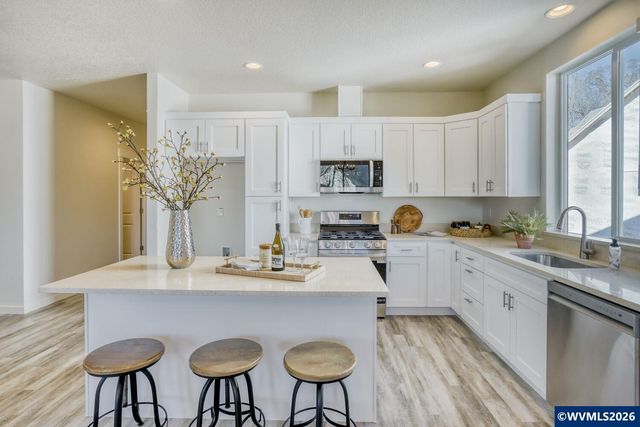 9358 Glory Ct NE, Salem, OR 97305