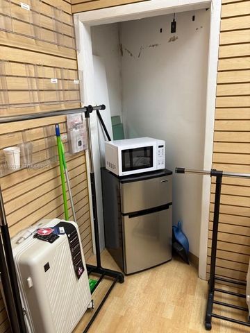 Established Smoke Shop Turnkey Operation, Sweetwater, FL 33174