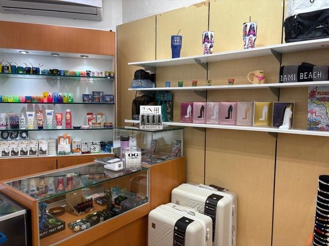 Established Smoke Shop Turnkey Operation, Sweetwater, FL 33174