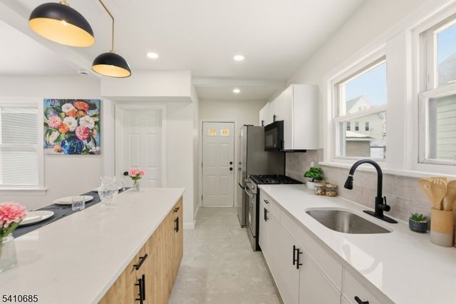 338 E 19Th St, Paterson City, NJ 07524