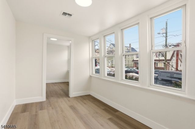 338 E 19Th St, Paterson City, NJ 07524