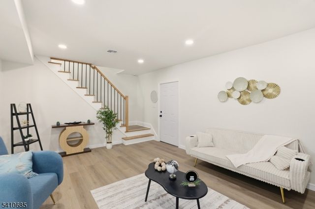 338 E 19Th St, Paterson City, NJ 07524