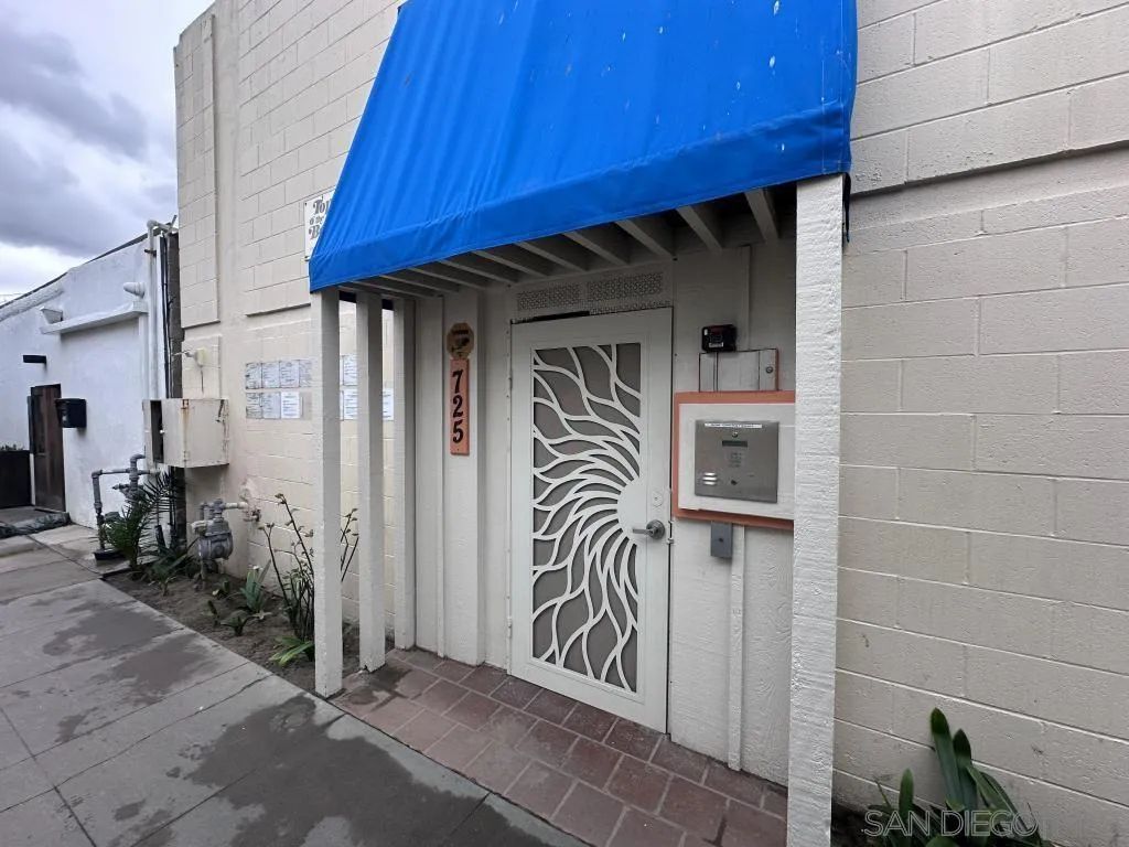 725 Redondo Ct 22, San Diego, CA 92109