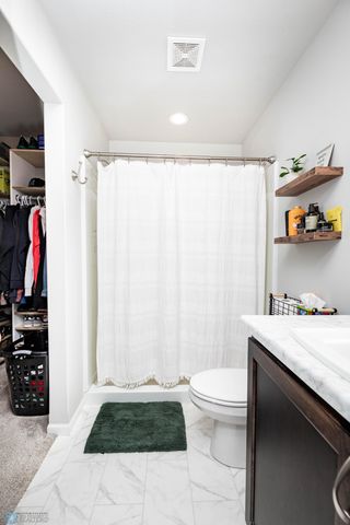 8040 Goldfinch Drive, Horace, ND 58047