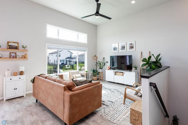 8040 Goldfinch Drive, Horace, ND 58047