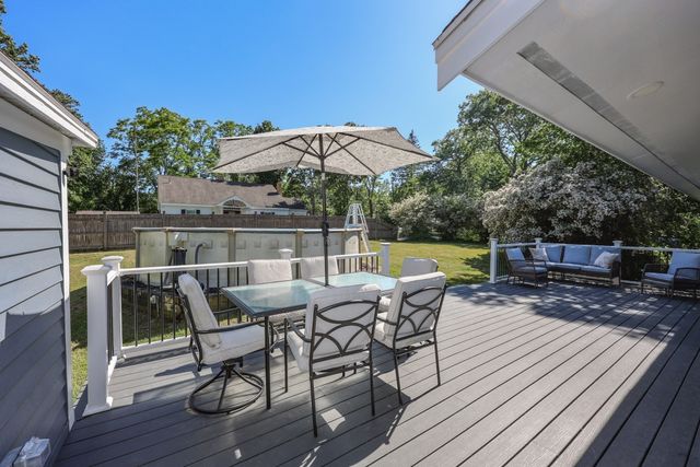86 Meadowbrook Road, Chelmsford, MA 01863