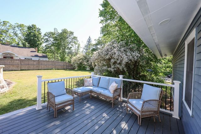 86 Meadowbrook Road, Chelmsford, MA 01863