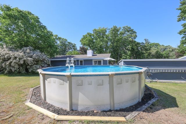 86 Meadowbrook Road, Chelmsford, MA 01863