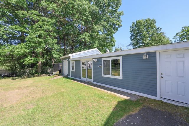 86 Meadowbrook Road, Chelmsford, MA 01863