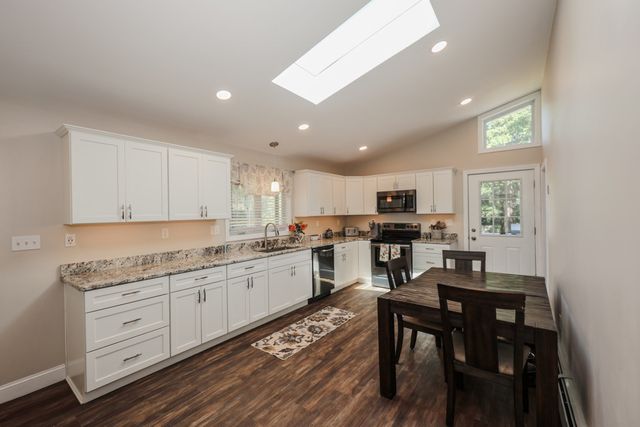 86 Meadowbrook Road, Chelmsford, MA 01863