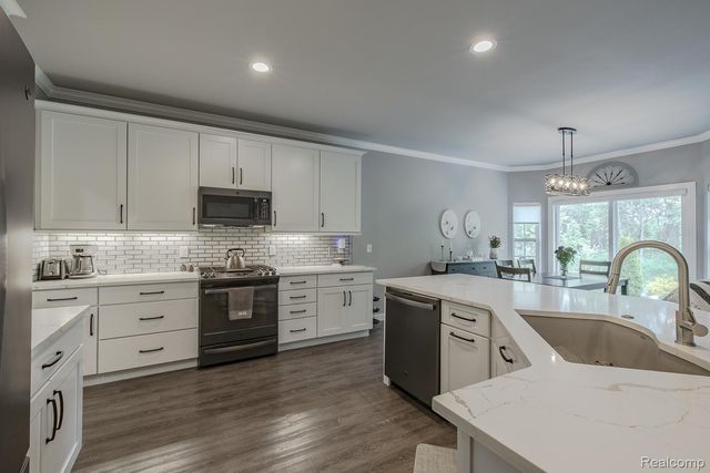 7466 Village Court, Springfield Charter Township, MI 48350