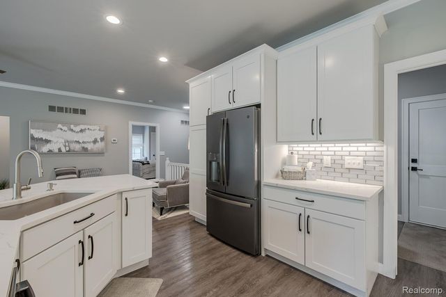 7466 Village Court, Springfield Charter Township, MI 48350