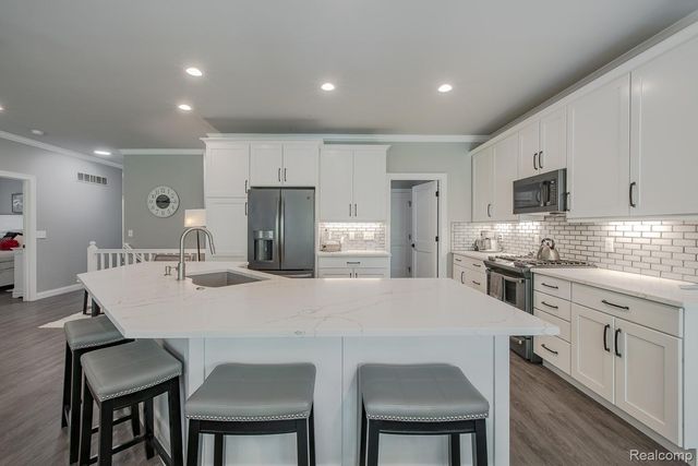 7466 Village Court, Springfield Charter Township, MI 48350