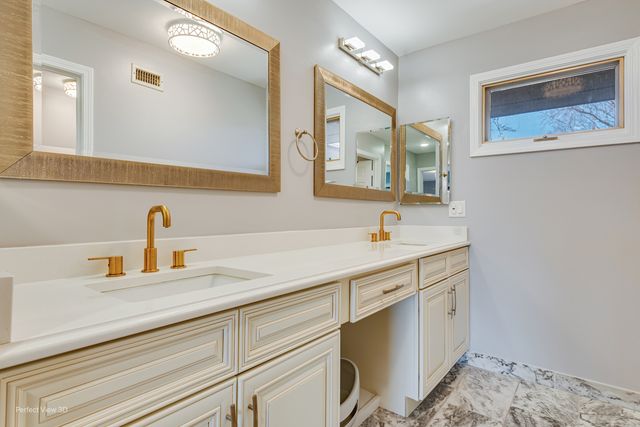 3811 Mission Hills Road, Northbrook, IL 60062