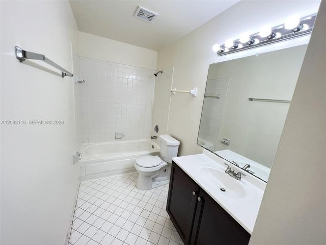 3417 NW 44th St 104, Oakland Park, FL 33309