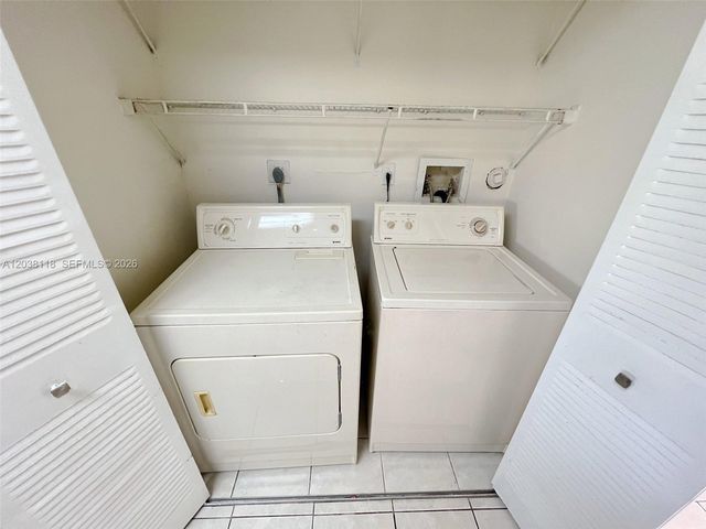 3417 NW 44th St 104, Oakland Park, FL 33309