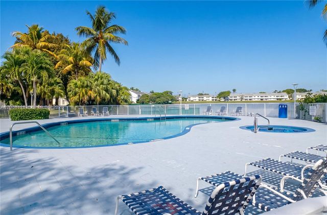 3417 NW 44th St 104, Oakland Park, FL 33309