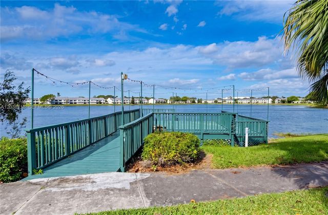 3417 NW 44th St 104, Oakland Park, FL 33309