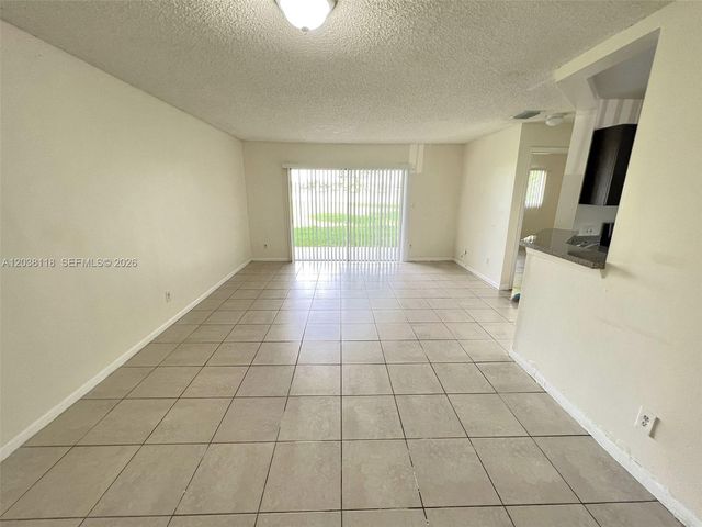 3417 NW 44th St 104, Oakland Park, FL 33309