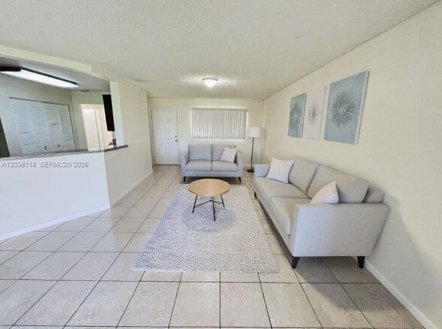 3417 NW 44th St 104, Oakland Park, FL 33309