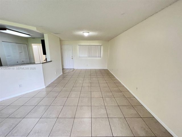 3417 NW 44th St 104, Oakland Park, FL 33309
