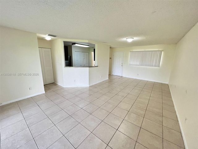 3417 NW 44th St 104, Oakland Park, FL 33309