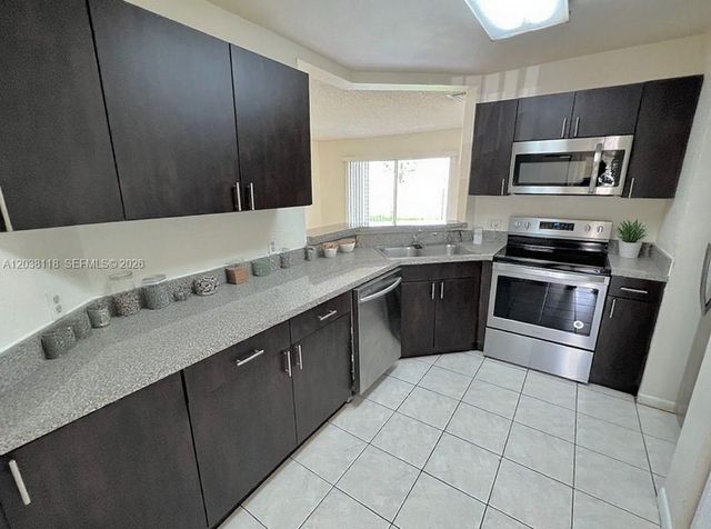 3417 NW 44th St 104, Oakland Park, FL 33309