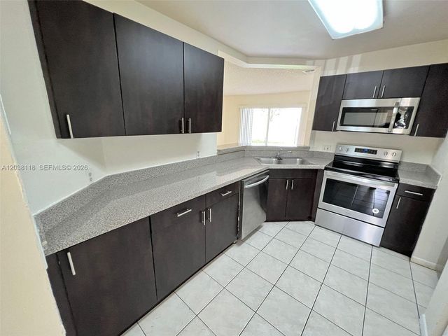 3417 NW 44th St 104, Oakland Park, FL 33309