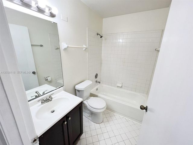 3417 NW 44th St 104, Oakland Park, FL 33309