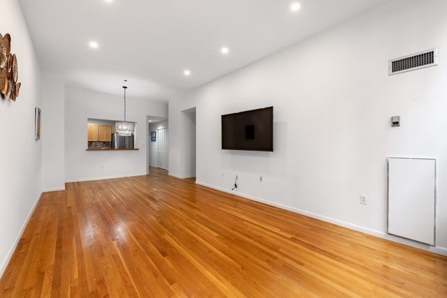 1243 Adams 207, Boston, MA 02124