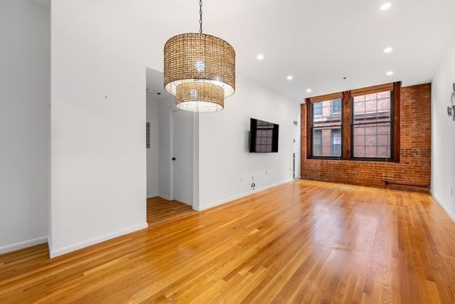 1243 Adams 207, Boston, MA 02124